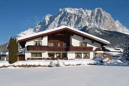 Haus Carmen Apartamento Ehrwald Exterior foto