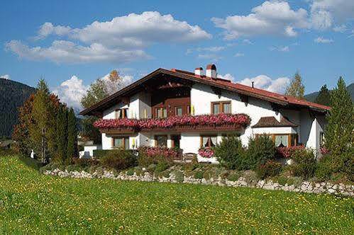 Haus Carmen Apartamento Ehrwald Exterior foto