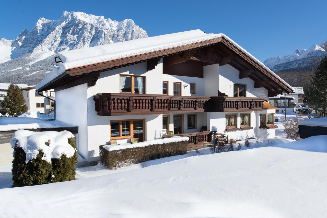 Haus Carmen Apartamento Ehrwald Exterior foto