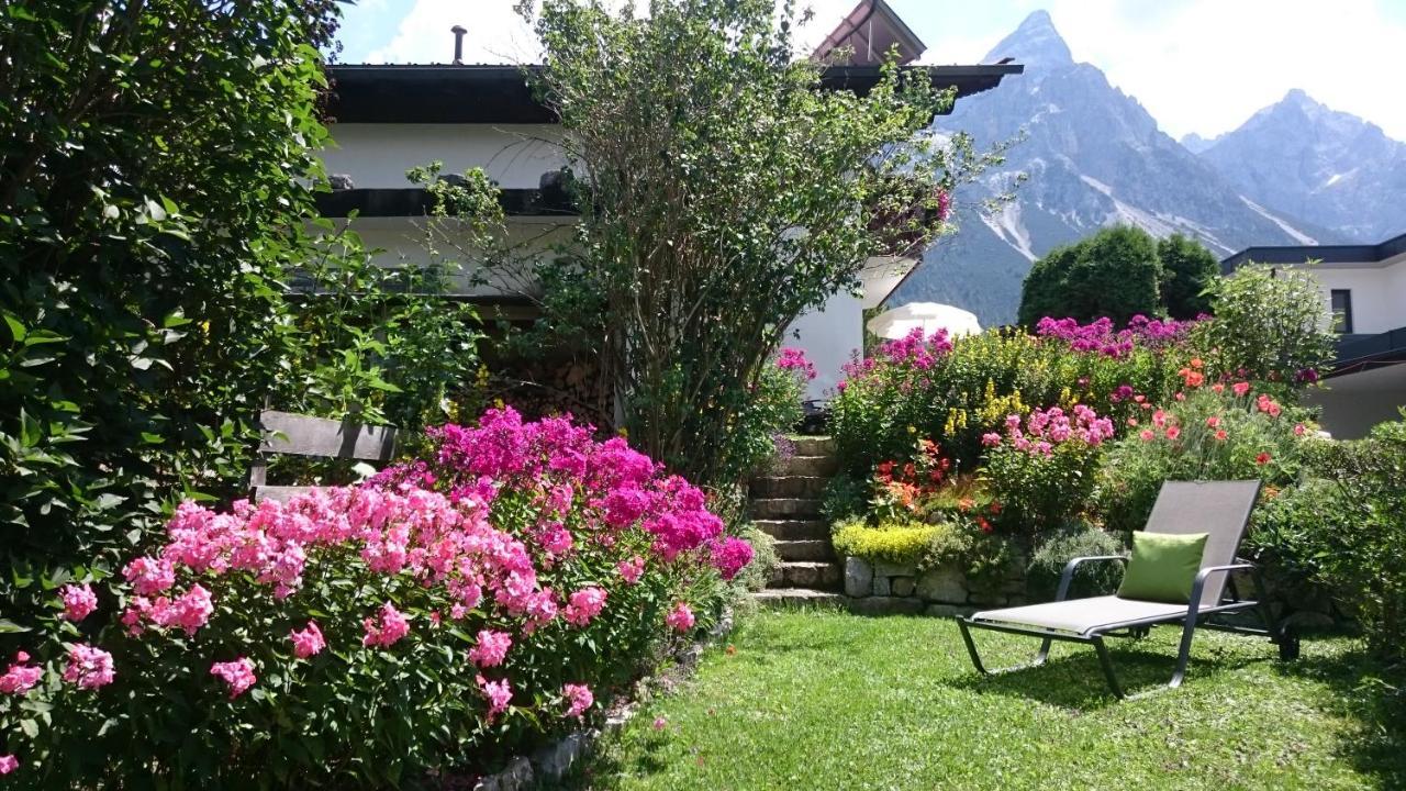 Haus Carmen Apartamento Ehrwald Exterior foto